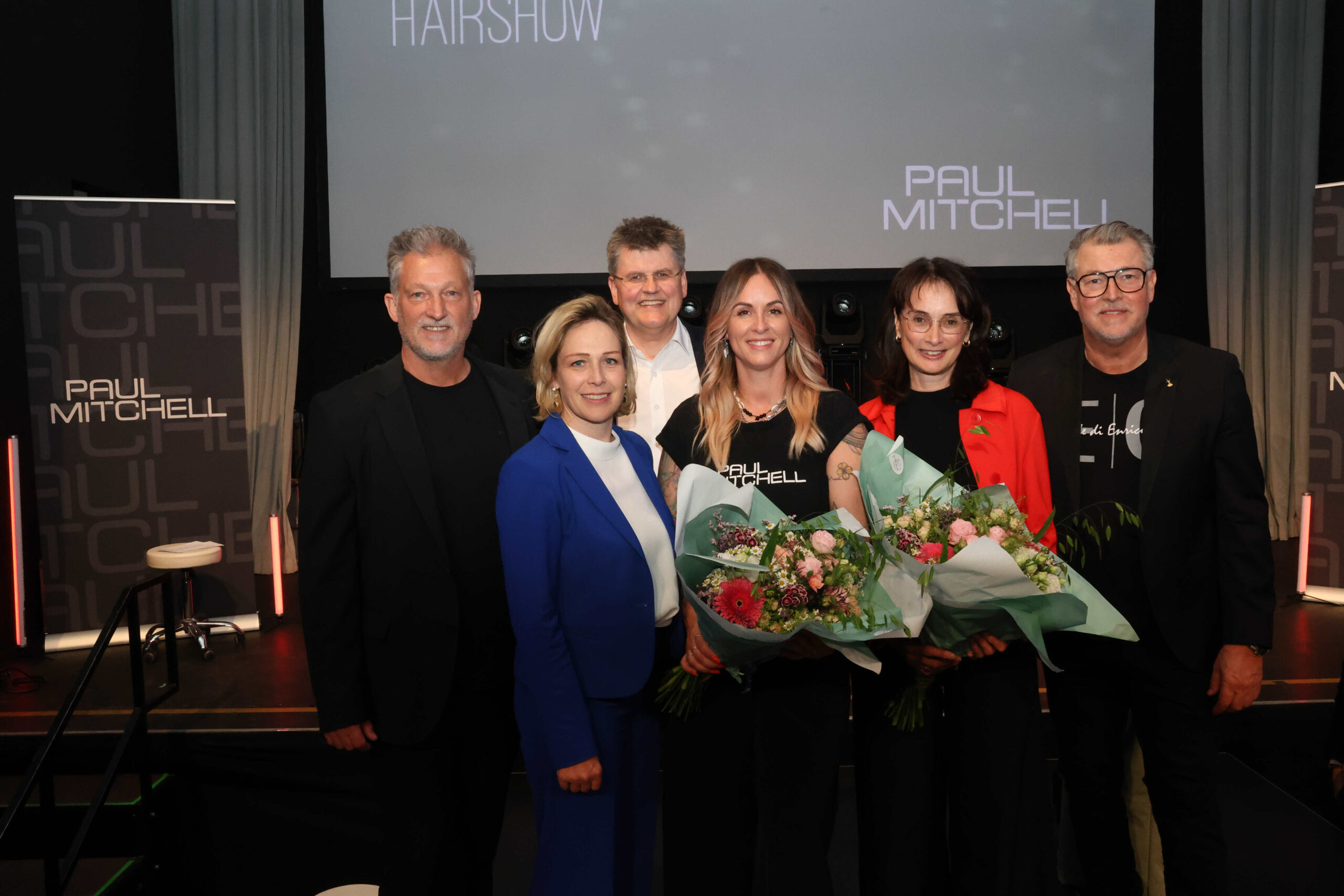 v.l. Paul Mitchell Repräsentant Alexander Brendel, WKV Direktor Stellvertreterin Gudrun Petz-Bechter, Spartenobmann Bernhard Feigl, Paul Mitchell Trainerin Michelle Barnes, Landeshauptfrau Sonja Wallner und Innungsmeister Günther Plaickner